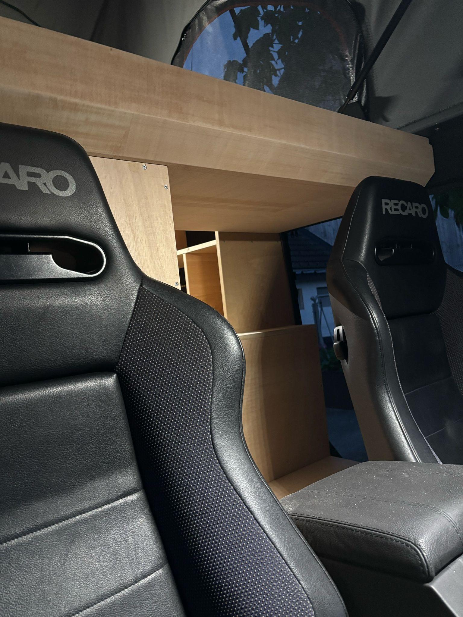 Defender Recaro Sitze