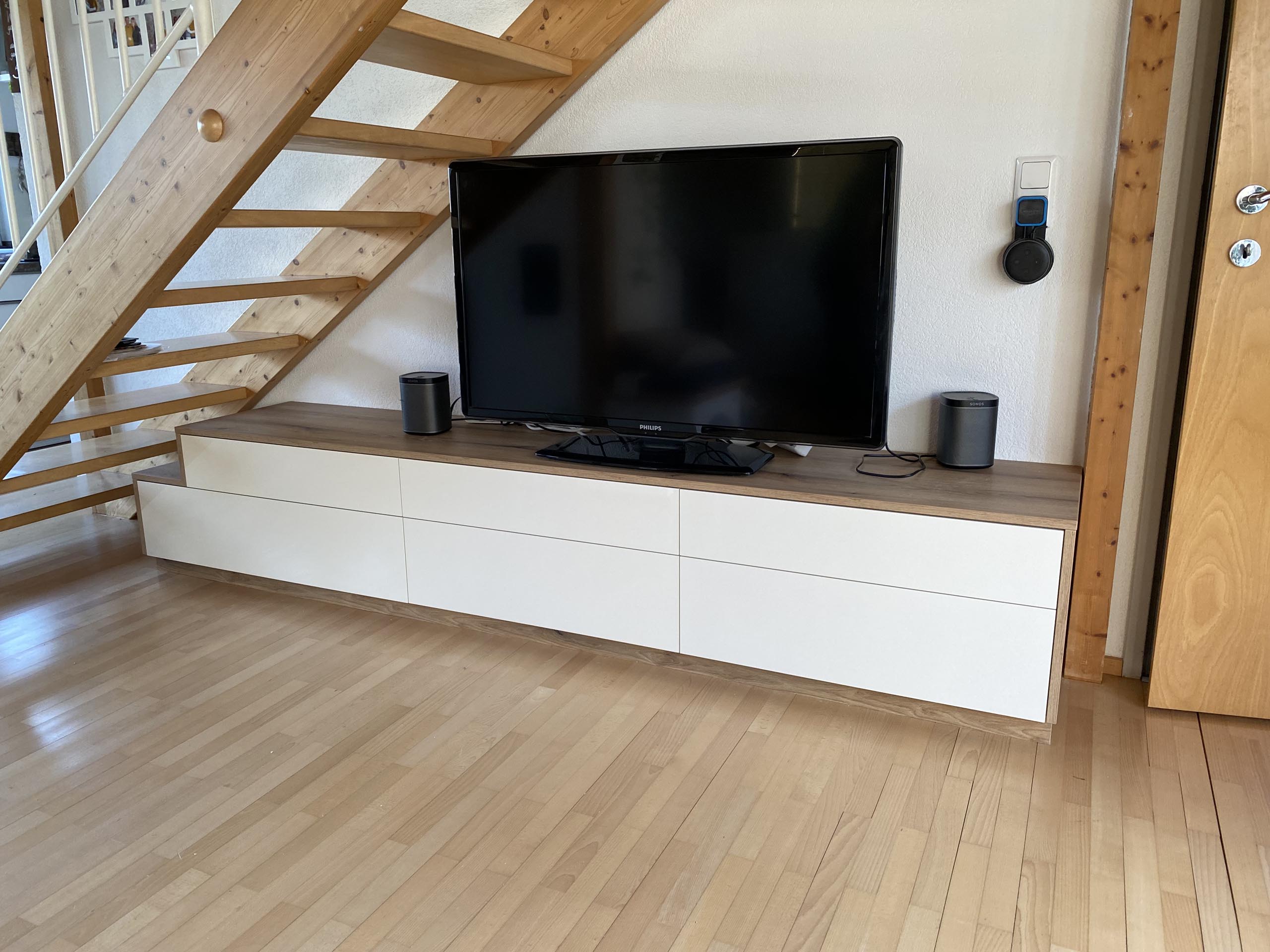 Sideboard Asteiche mit weißen Fronten