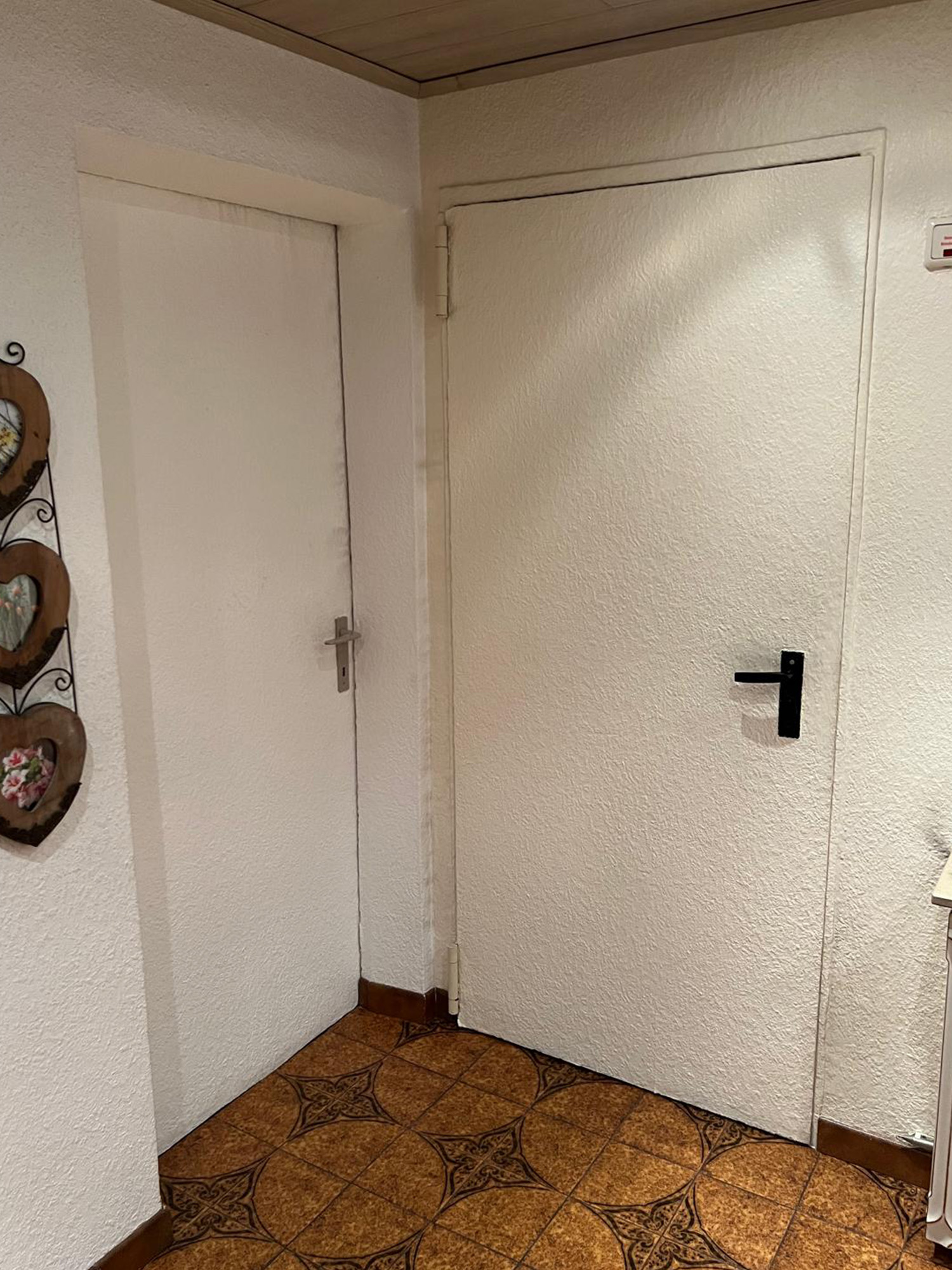 wohnungstüren alt - vor dem austausch